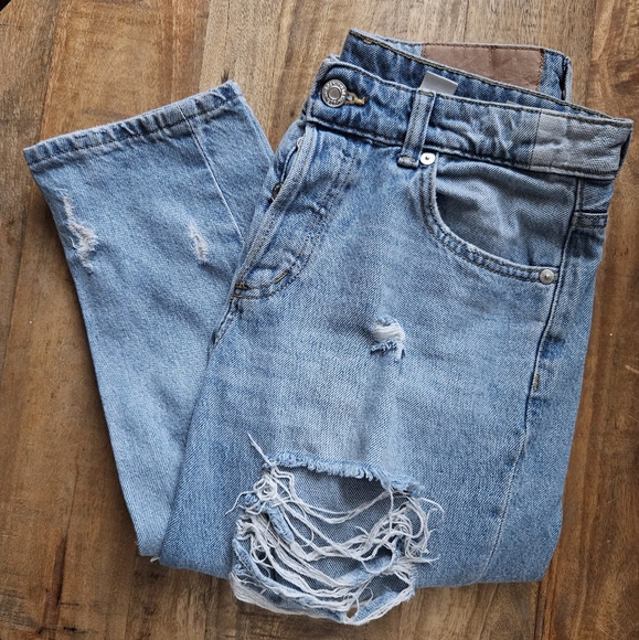 BoyFriend Low-waist Ripped Denim Jeans - Picture 3 of 10